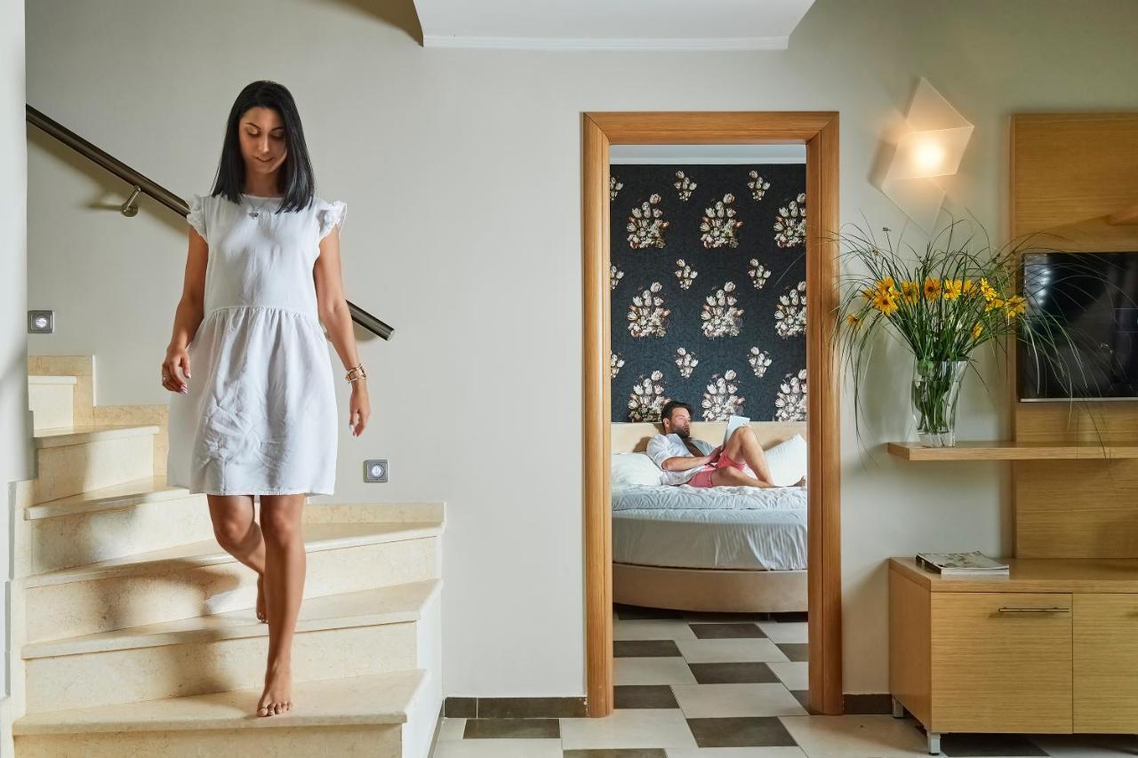 Alexandra Golden Boutique Hotel-Adults Only 크리시 아모우디아 외부 사진